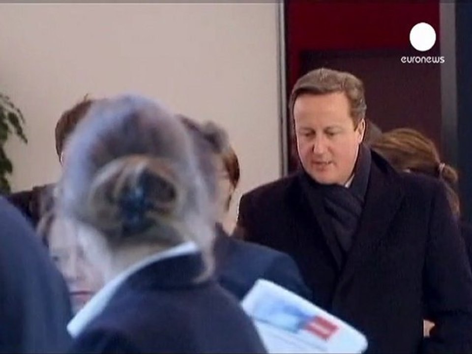 Cameron a Davos: "Una follia la tassa sulle transazioni...