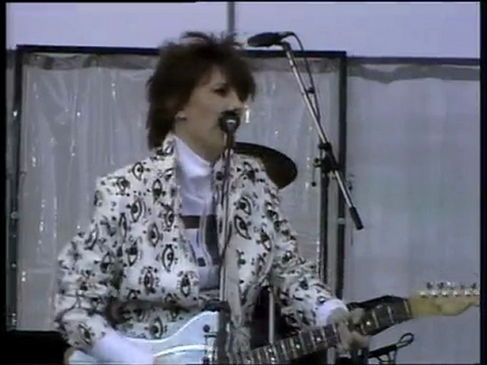 Middle Of The Road (LIVE) / THE PRETENDERS