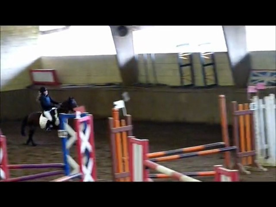 Axelle & Ludmila. CSO Huchepie (22.01.2012), epreuve poney 4 vitesse