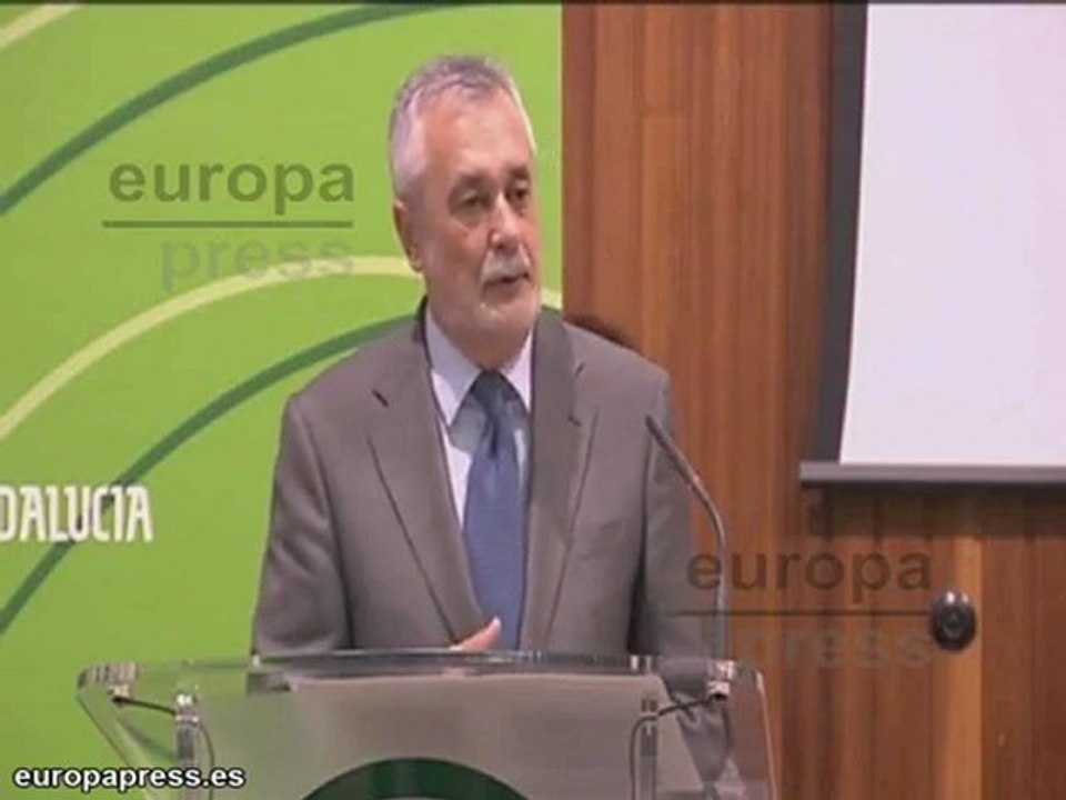 Griñán subraya su compromiso con el derecho a vivienda