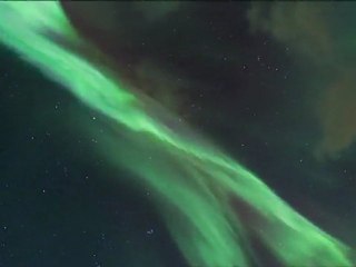 Aurores boréales multicolores dans le ciel norvégien