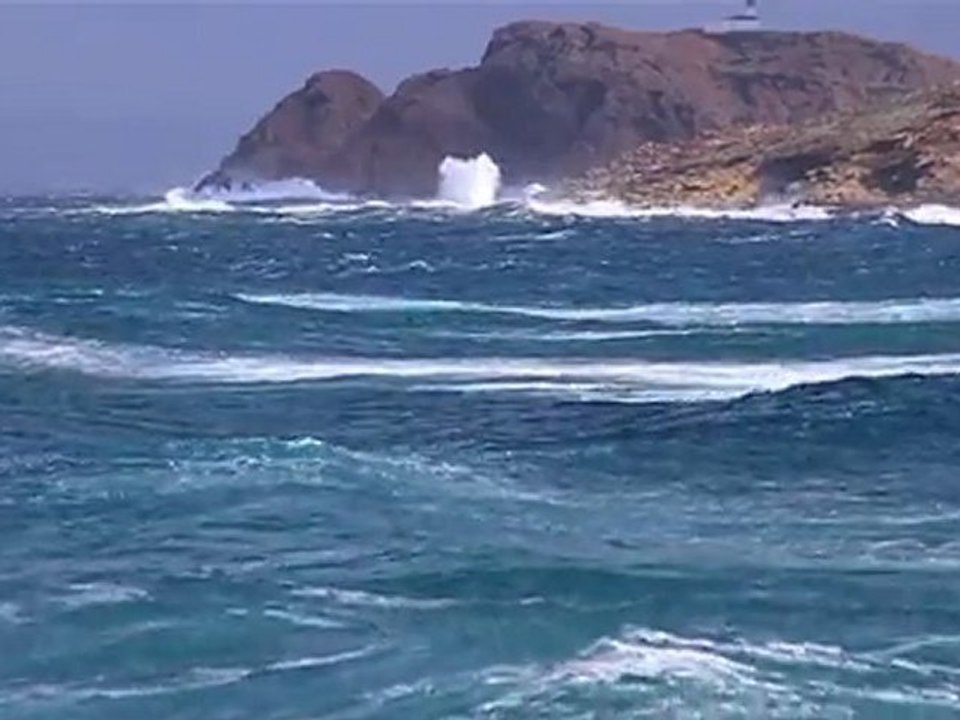 WAPALA Mag N°85 : Kite freestyle à Madagascar et windsurf avec Thomas Traversa en Corse