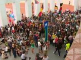 Aborigines burn Australian flag