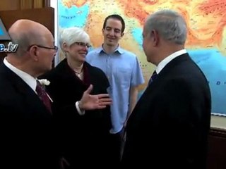 Grapel lands in Israel, greeted by mother