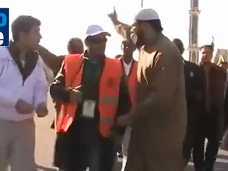 Syria army begins withdrawing from Homs as Arab League mission arrives