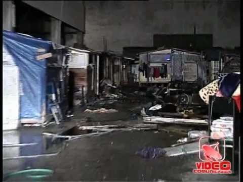 Napoli - Incendio nel campo rom al viale Umberto Maddalena