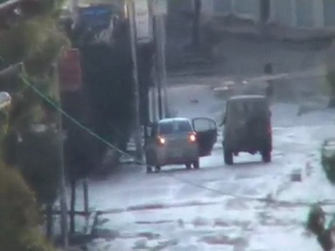 حماه - حميدية - الامن والشبيحة يحاصرون الحي ويطلقون...