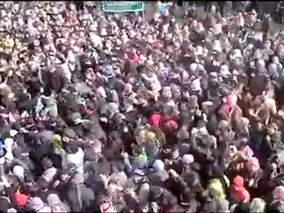 فري برس   إدلب معرة النعمان مظاهرة جمعة حق الدفاع عن النفس 27 1 2012