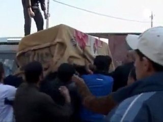 Скачать видео: Suicide bomber kills dozens at Iraqi funeral