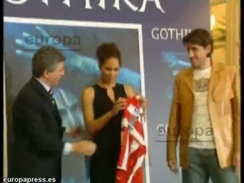 Halle Berry recibe a los servicios sociales