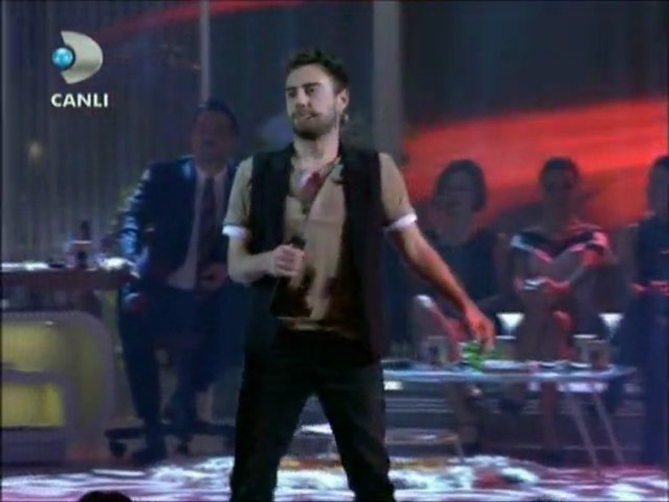 Murat Dalkılıç & Lale Devri ( Yalan Dünya ) Beyaz Show 27.1.2012
