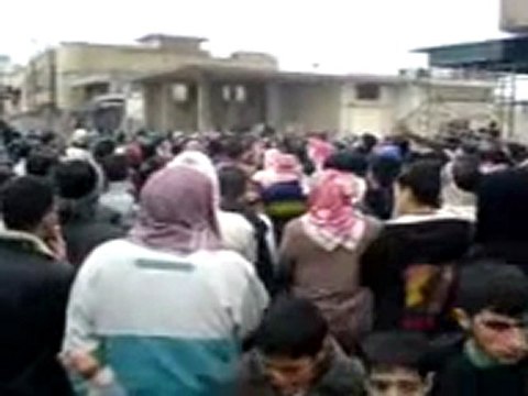 فري برس مظاهرة حماه حي كازو جمعة حق الدفاع عن النفس 27 01 2012 ج1