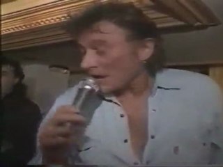 Pierre Richard chante "Je t'attend" pour Johnny