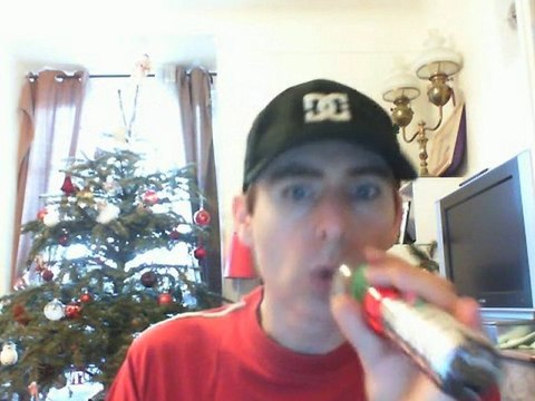 Wiwi égratigne en fumant la cigarette de Georgette Plana