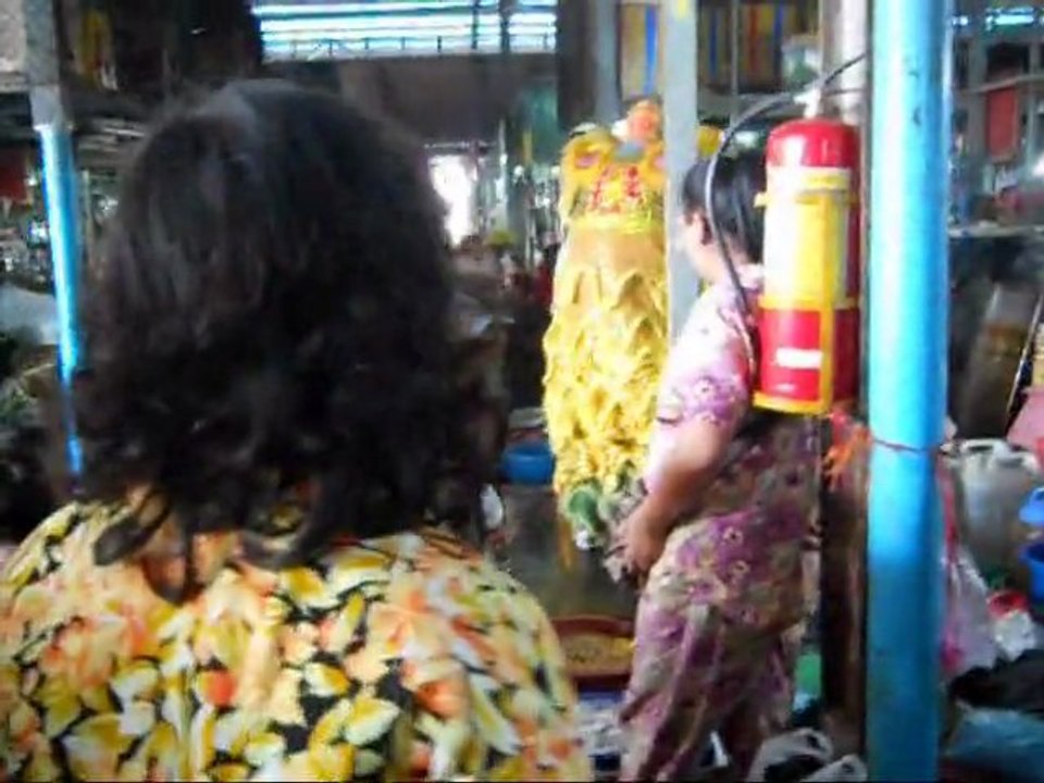 Les dragons au marché de Sihanoukville - Janv 2012