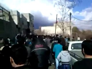 فري برس   إحدى مظاهرات  داريا جمعة حق الدفاع عن النفس 27 1 2012