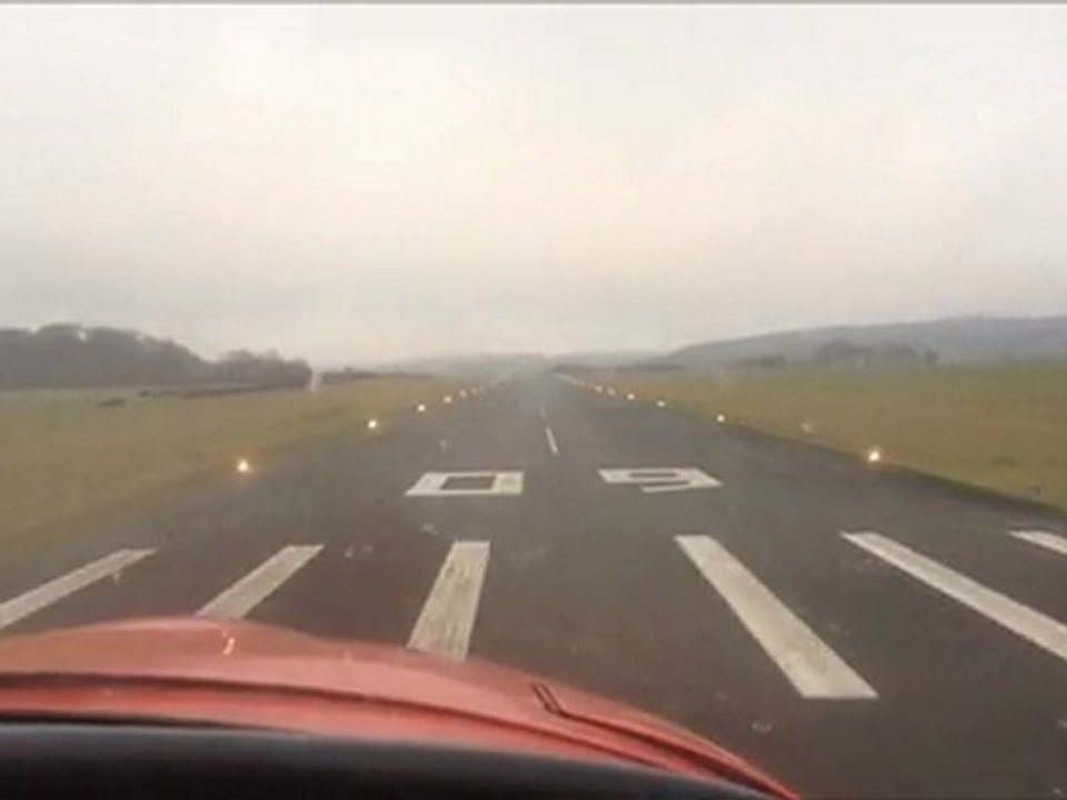 Joli vol à Montceau LFGM au desus des nuages et atterrissage en DR221