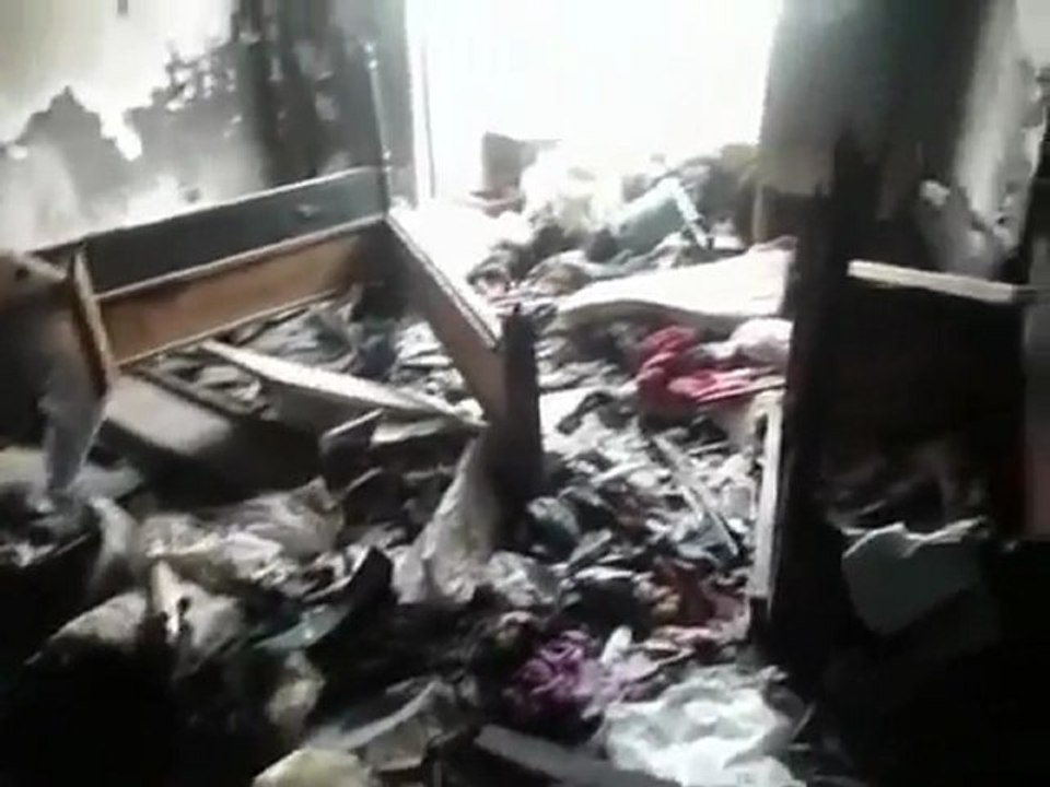 فري برس   ريف دمشق سقبا منازل اخوة الشهيد مازن ابوالذهب المحروقة 27 1 2012