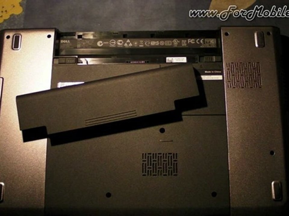 Dell Vostro 3555 - Come rimuovere alimentatore e batteria