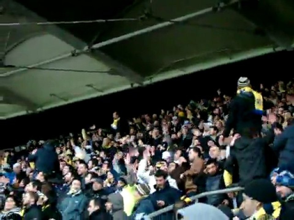 FENERBAHÇE Bayrağının Gölgesi Bize Yeter! - 290112
