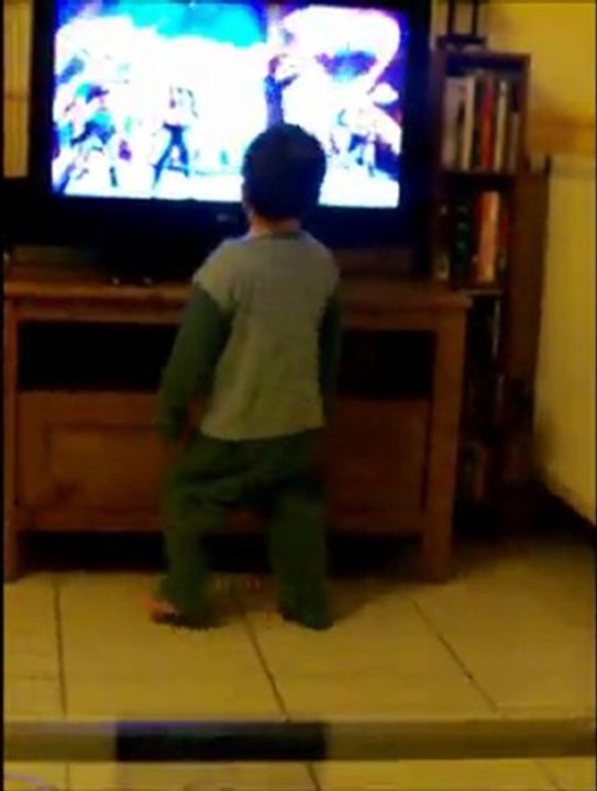 ethan danse sur LMFAO (1).wlmp