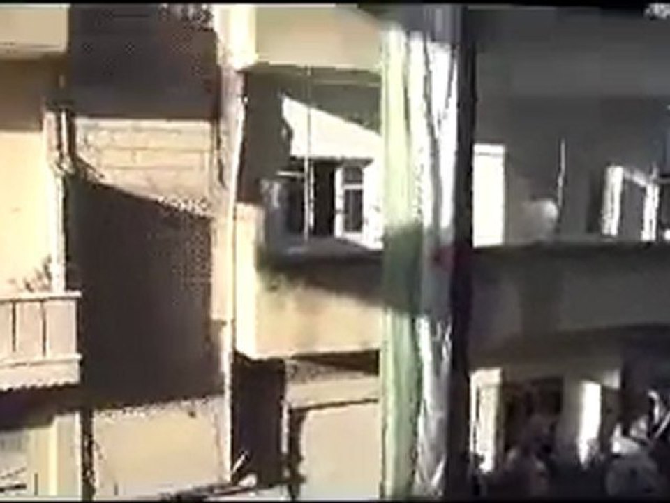 فري برس   كفرتخاريم الجيش الحر والأهالي في أجمل لوحة 28 1 2012 ج2