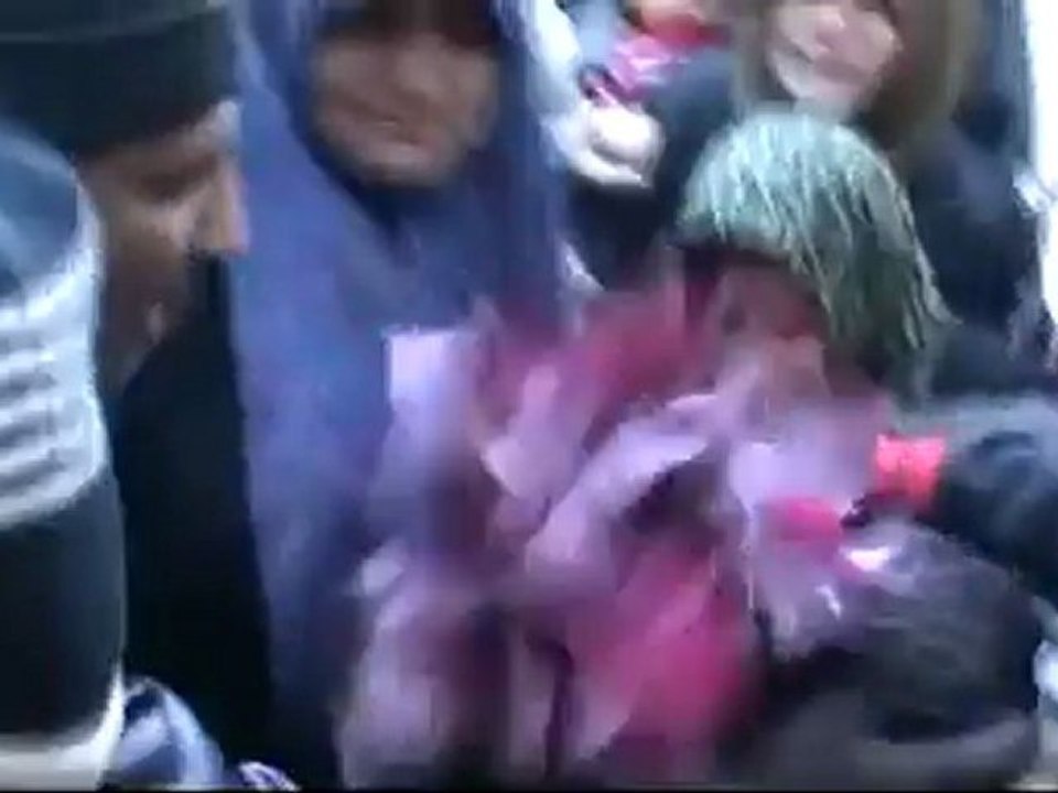 فري برس   الحولة المحتلة   وداع ام الشهيد مرسال الشيوخ لابنها 28 1 2012