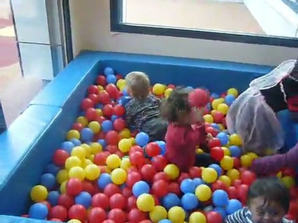 piscine à boules au point parent enfant du samedi matin
