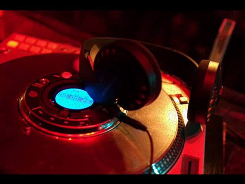 Dejawu faik - axell-crazy frog  mix Edit 2010