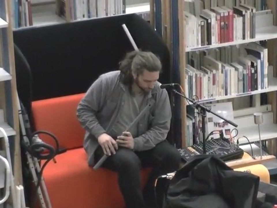 Nicolas Bras en Concert-Verrière à la Médiathèque de Nevers