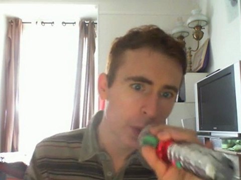 Wiwi égratigne la fille à la moto de Dani