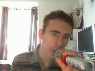 Wiwi égratigne "la fille à la moto" de Dani