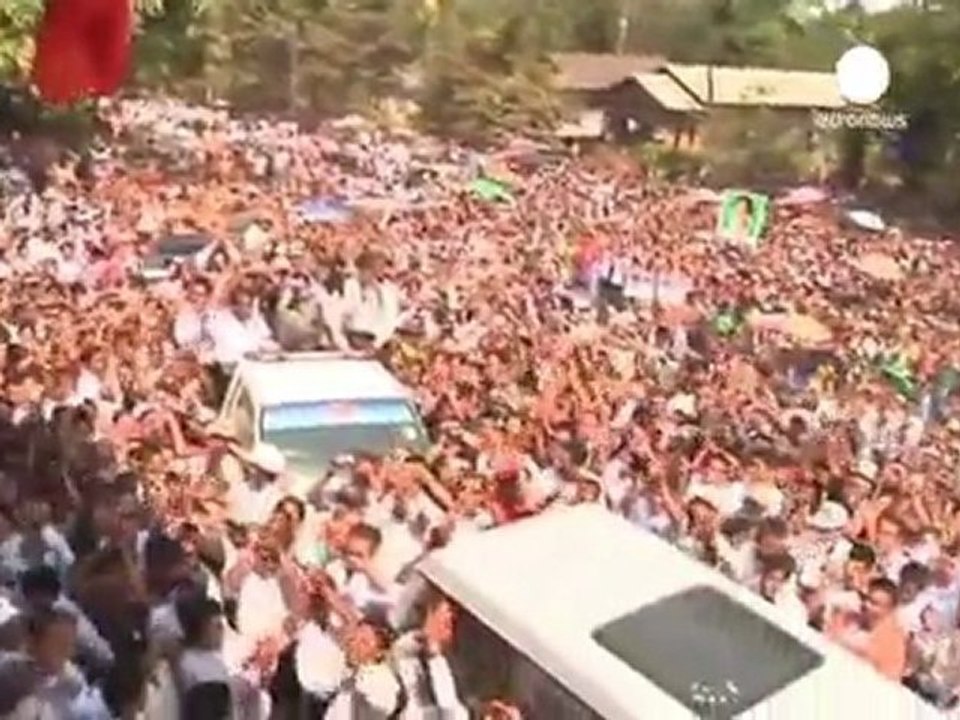 Suu Kyi promises Myanmar rights as she runs for parliament