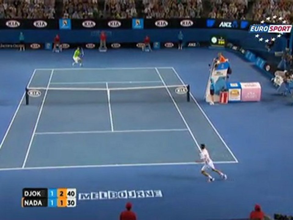 Nole servis kırdı