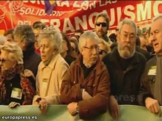 Descargar video: Sindicatos e IU marchan en apoyo a Garzón