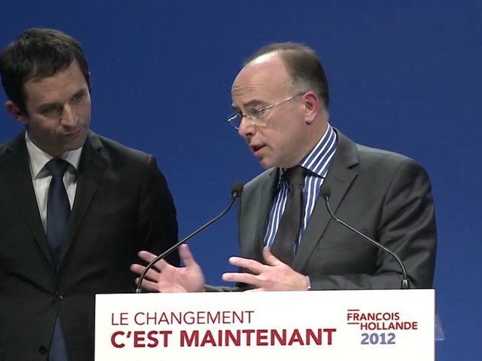 Benoît Hamon et Bernard Cazeneuve: "Le candidat Sarkozy cruel commentateur du bilan du président Sarkozy"