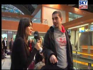 UÇAK YOLCULUĞUNDA GÜNEŞLİKLERİN AÇTIRILMASI