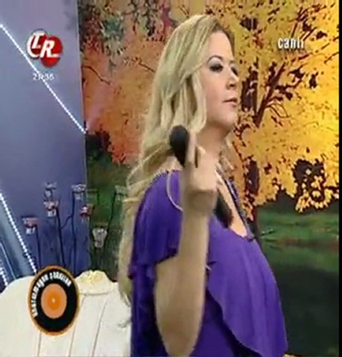 Ayşe Engin Aslanca ~ Dudaklarında Arzu Kollarında Yalnız Ben