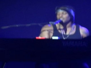 D'Angelo - Me And Those Dreamin' Eyes Of Mine / Cruisin' (Live @ Zénith Paris) [2012-01-29]