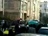 فري برس   حلب   الجامعة    اطلاق رصاص و تكسير سيارة للأمن 29 1 2012