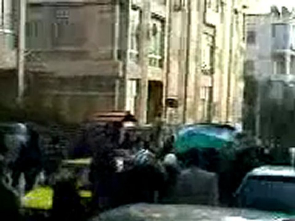 فري برس   حلب   الجامعة    اطلاق رصاص و تكسير سيارة للأمن 29 1 2012