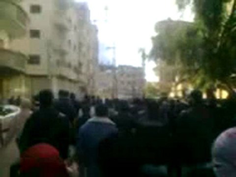 فري برس هام معضمية الشام مظاهرة ردا ع سرقة جثة الشهيد خالد حسنين الذي سرقها الأمن ودفنها في مكان غير محدد قبل اطلاق النار 28 1 2012