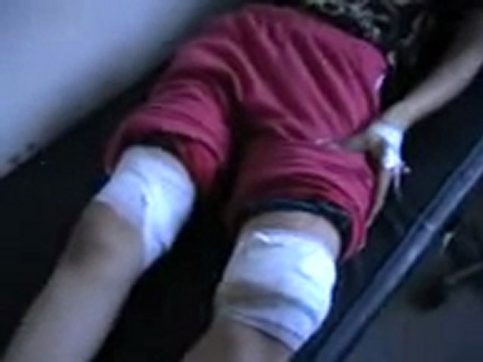 فري برس   حمص دير بعلبة قناصة الاسد تستهدف الاطفال 29 1 2012