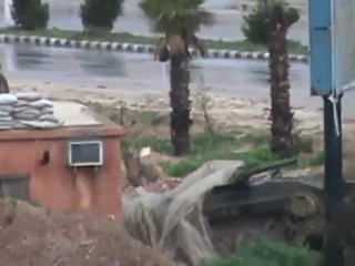 فري برس   حماة الدبابات على دوار السباهي 27 1 2012