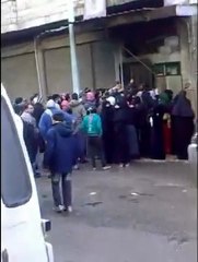 فري برس   حماة   الازمة الانسانية في المدينة على الخبز 28 1 2012