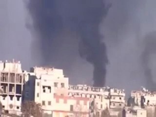 Скачать видео: فري برس    ريف دمشق غوطة دمشق الشرقية الدخان يتصاعد من سقبا و كفربطنا 28 1 2012