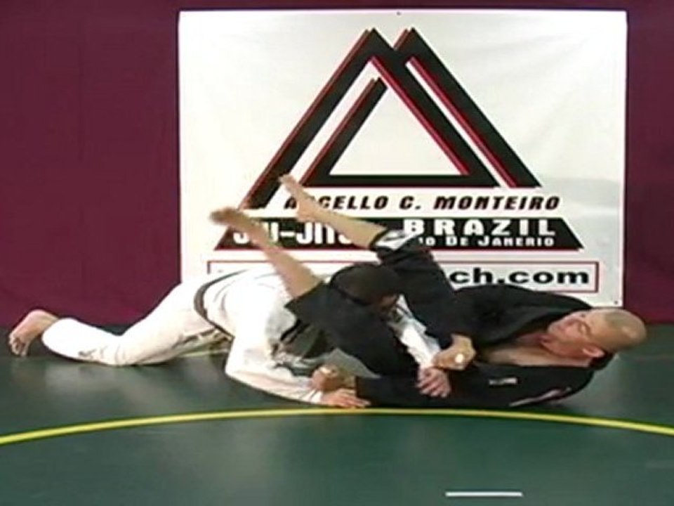 Marcello's Indianapolis Jiu Jitsu teaching the knee up counter to triangle choke
