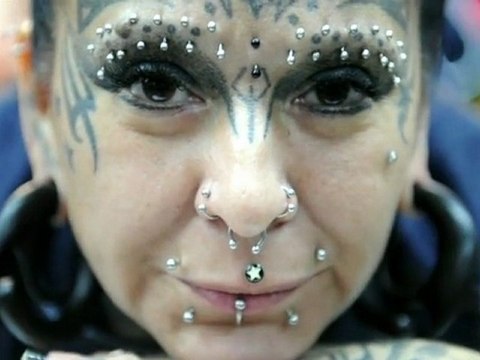 Un festival de tatouages, implants et piercings à Caracas