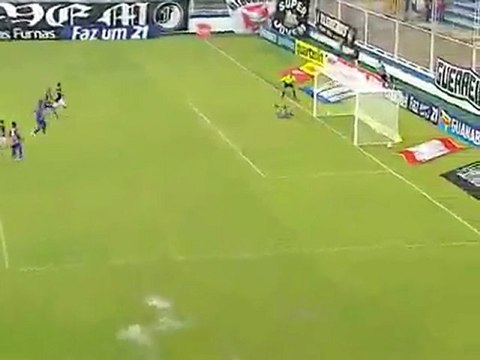 Juninho ouvre le score d'une superbe frappe ! (28.01.2012)