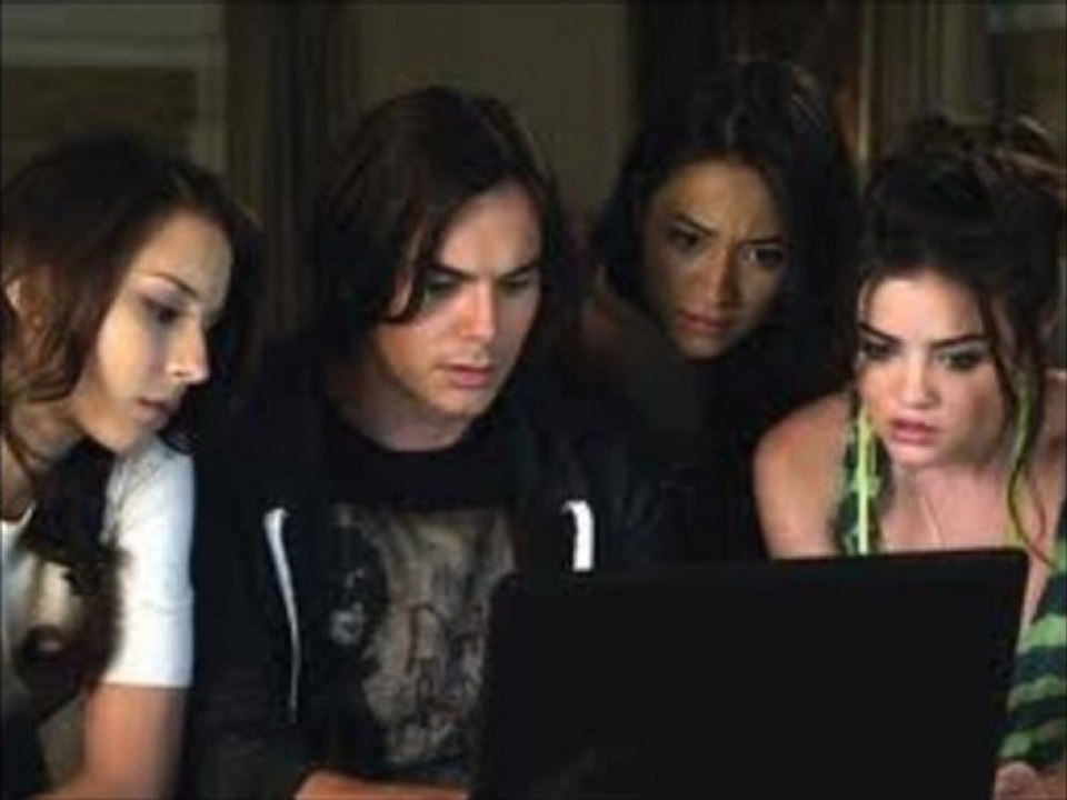 Pretty Little Liars - Season 2, Episode 18: A Kiss Before Lying
